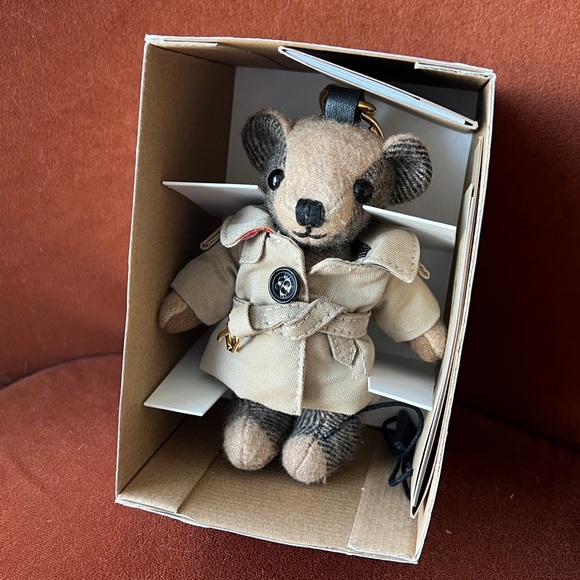 💯Authentic BURBERRY Thomas Bear Charm in Trench CoatPrice key - Picture 6 of 6